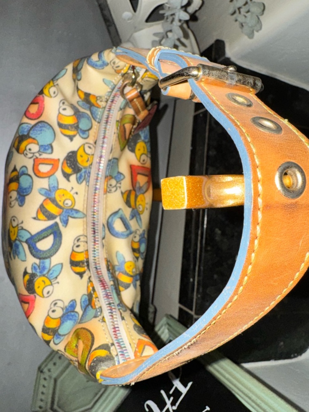 Dooney & Bourke Bee Print Hobo Bag with Rainbow Zipper & Pink Heart Y2K EUC - Picture 15 of 16